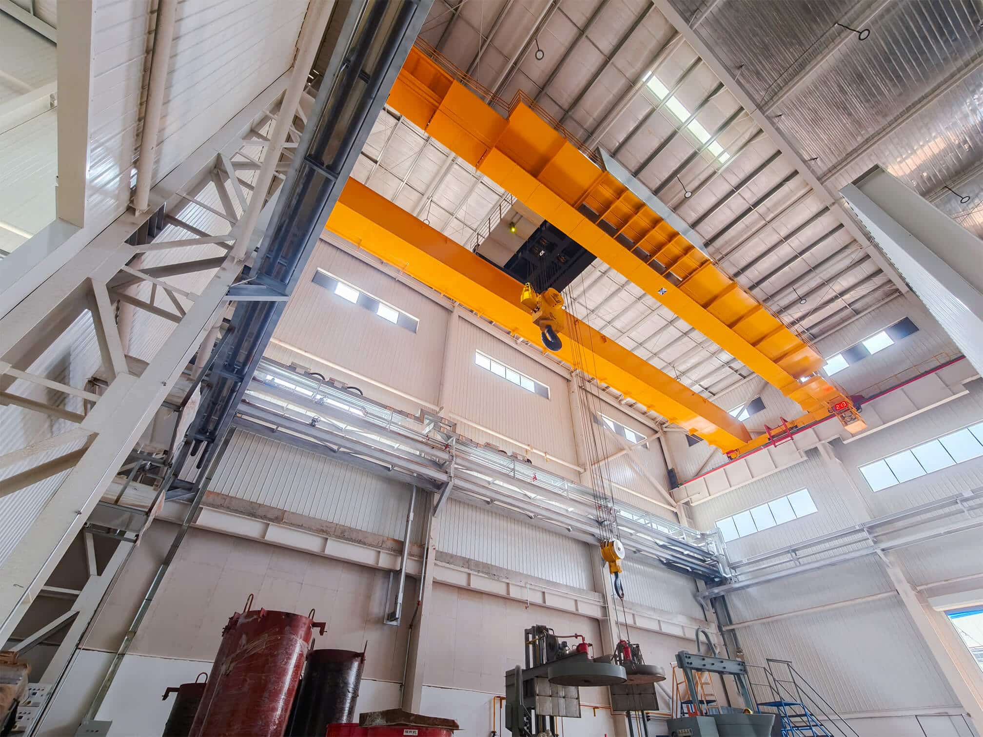 ladle handling crane molten metal transfer
